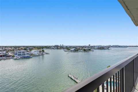 Condominio en venta en Saint Pete Beach, Florida, 2 dormitorios, 121.7 m2 № 2222485 - foto 26