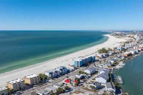 Condominio en venta en Saint Pete Beach, Florida, 2 dormitorios, 121.7 m2 № 2222485 - foto 30