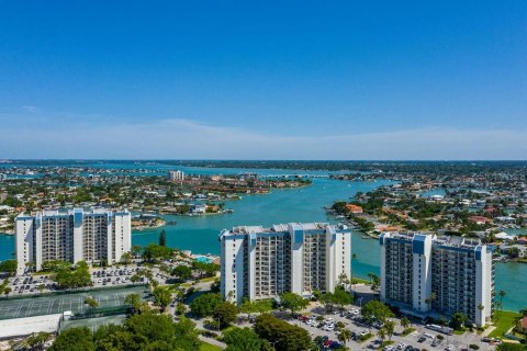 Condominio en venta en Saint Pete Beach, Florida, 2 dormitorios, 121.7 m2 № 2222485 - foto 3