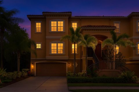 Townhouse in New Port Richey, Florida 3 bedrooms, 233.18 sq.m. № 1813435 - photo 3