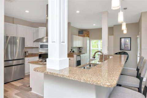 Townhouse in New Port Richey, Florida 3 bedrooms, 233.18 sq.m. № 1813435 - photo 14