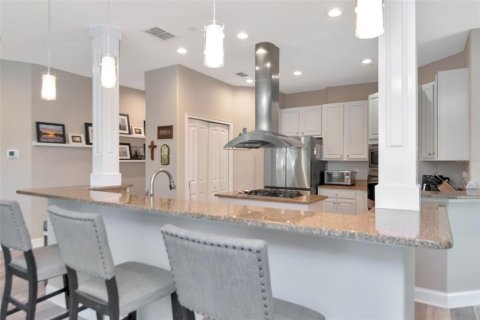 Townhouse in New Port Richey, Florida 3 bedrooms, 233.18 sq.m. № 1813435 - photo 13