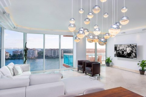 Снять в аренду кондоминиум в Майами-Бич, Флорида 3 спальни, 217.39м2, № 1987030 - фото 3