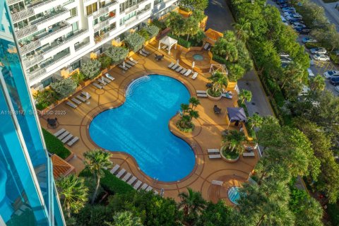 Снять в аренду кондоминиум в Майами-Бич, Флорида 3 спальни, 217.39м2, № 1987030 - фото 30