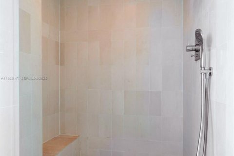 Снять в аренду кондоминиум в Майами-Бич, Флорида 3 спальни, 217.39м2, № 1987030 - фото 24