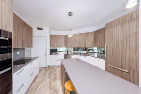 Снять в аренду кондоминиум в Майами-Бич, Флорида 3 спальни, 217.39м2, № 1987030 - фото 5