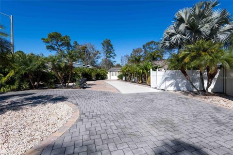 Terreno en Lutz, Florida № 2099306