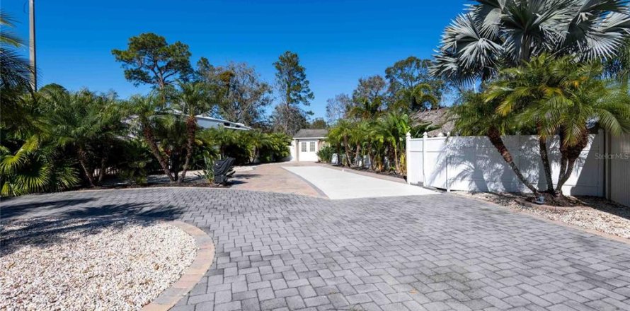 Terreno en Lutz, Florida № 2099306