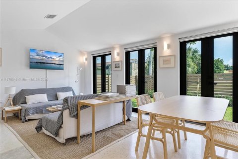 Commercial property in Miami, Florida 241.55 sq.m. № 1928047 - photo 15