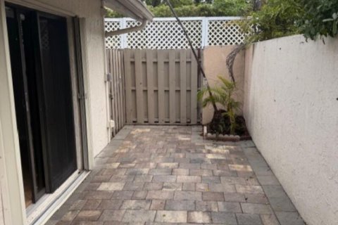 Condo in Oakland Park, Florida, 3 bedrooms № 2193048 - photo 12