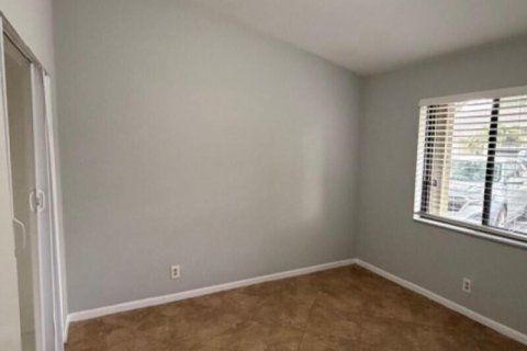 Condo in Oakland Park, Florida, 3 bedrooms № 2193048 - photo 8