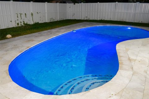 Снять в аренду виллу или дом в Корал-Спрингс, Флорида 3 спальни, 127.65м2, № 1989251 - фото 13