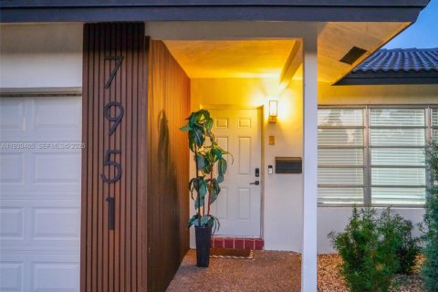 Снять в аренду виллу или дом в Корал-Спрингс, Флорида 3 спальни, 127.65м2, № 1989251 - фото 6