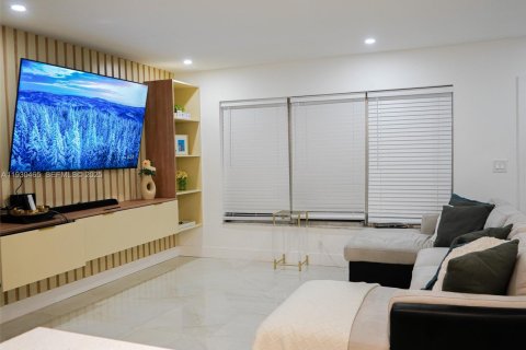 Снять в аренду виллу или дом в Корал-Спрингс, Флорида 3 спальни, 127.65м2, № 1989251 - фото 24