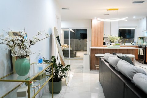 Снять в аренду виллу или дом в Корал-Спрингс, Флорида 3 спальни, 127.65м2, № 1989251 - фото 21