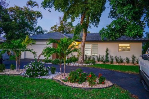 Снять в аренду виллу или дом в Корал-Спрингс, Флорида 3 спальни, 127.65м2, № 1989251 - фото 3