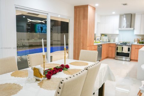 Снять в аренду виллу или дом в Корал-Спрингс, Флорида 3 спальни, 127.65м2, № 1989251 - фото 29