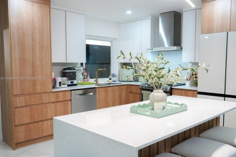 Снять в аренду виллу или дом в Корал-Спрингс, Флорида 3 спальни, 127.65м2, № 1989251 - фото 1