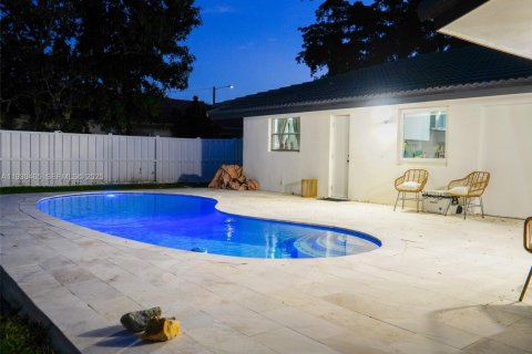 Снять в аренду виллу или дом в Корал-Спрингс, Флорида 3 спальни, 127.65м2, № 1989251 - фото 8