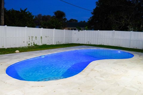 Снять в аренду виллу или дом в Корал-Спрингс, Флорида 3 спальни, 127.65м2, № 1989251 - фото 7