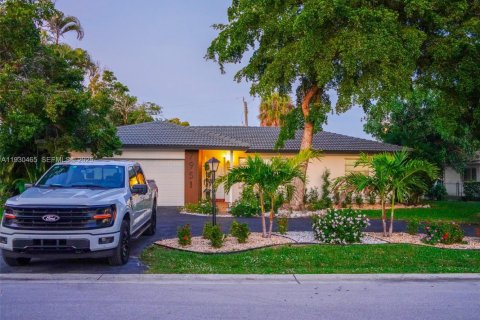 Снять в аренду виллу или дом в Корал-Спрингс, Флорида 3 спальни, 127.65м2, № 1989251 - фото 2