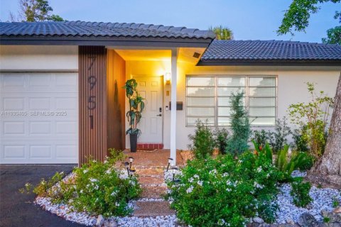 Снять в аренду виллу или дом в Корал-Спрингс, Флорида 3 спальни, 127.65м2, № 1989251 - фото 5