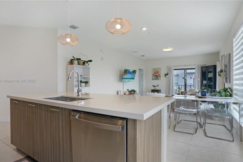 Condo in Doral, Florida, 3 bedrooms  № 1753136 - photo 9