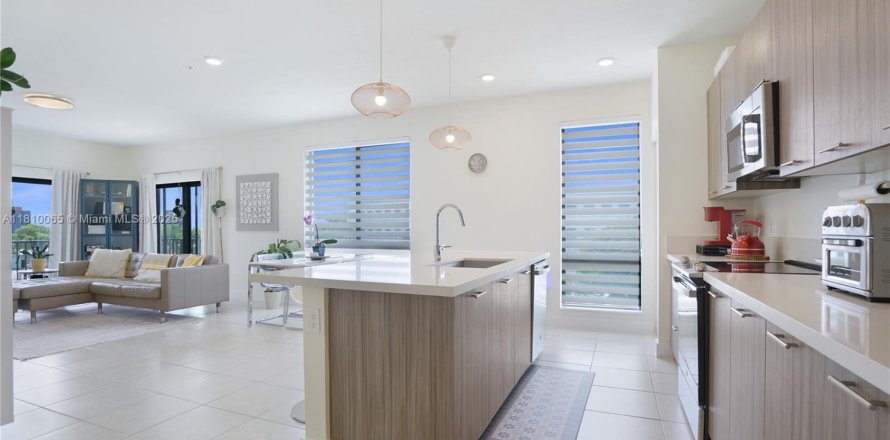 Condo in Doral, Florida, 3 bedrooms № 1753136