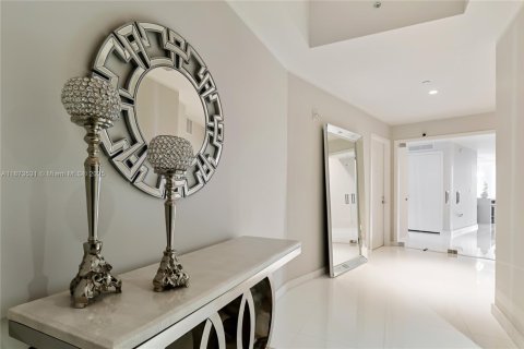 Condo in Miami, Florida, 3 bedrooms  № 1924122 - photo 2