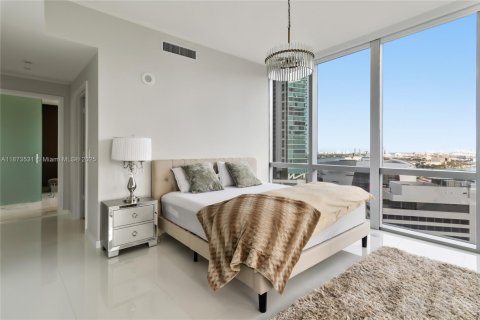 Condo in Miami, Florida, 3 bedrooms  № 1924122 - photo 9