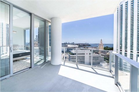Condo in Miami, Florida, 3 bedrooms  № 1924122 - photo 17