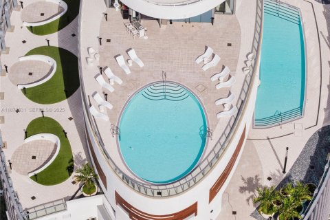 Condominio en venta en Miami, Florida, 3 dormitorios, 203.27 m2 № 1924122 - foto 28