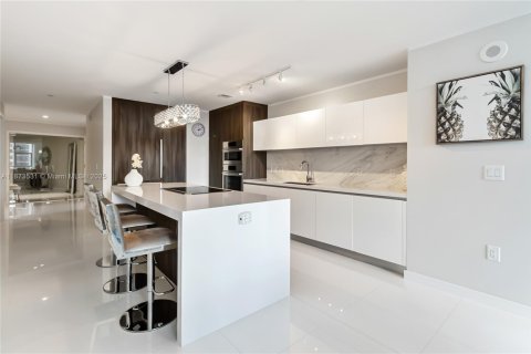 Condo in Miami, Florida, 3 bedrooms  № 1924122 - photo 6