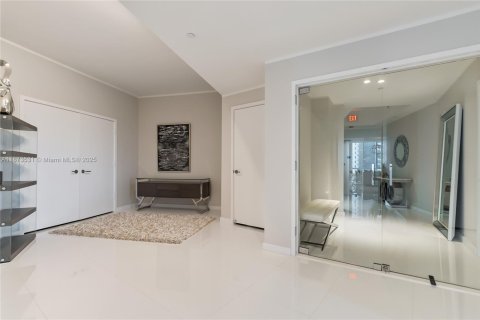 Condo in Miami, Florida, 3 bedrooms  № 1924122 - photo 3