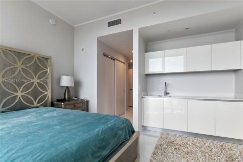 Condo in Miami, Florida, 3 bedrooms  № 1924122 - photo 13