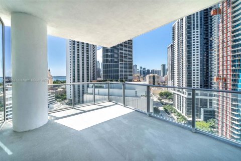 Condo in Miami, Florida, 3 bedrooms  № 1924122 - photo 16