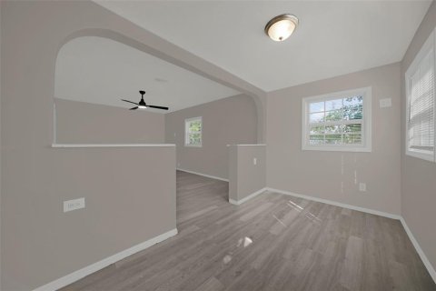 Villa ou maison à vendre à Tampa, Floride: 3 chambres, 100.33 m2 № 2395770 - photo 3