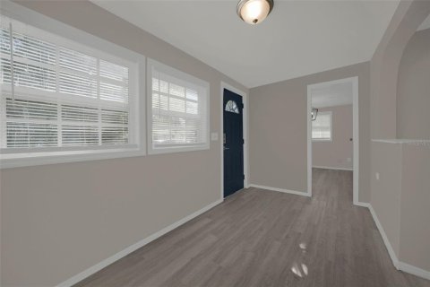 Villa ou maison à vendre à Tampa, Floride: 3 chambres, 100.33 m2 № 2395770 - photo 5