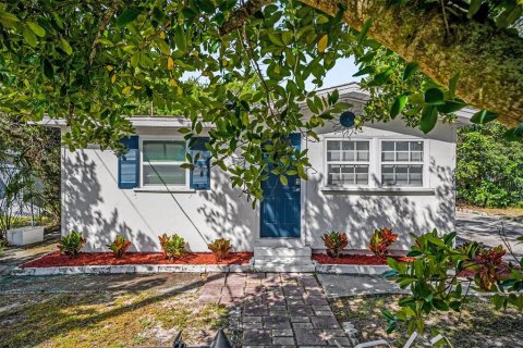 Villa ou maison à vendre à Tampa, Floride: 3 chambres, 100.33 m2 № 2395770 - photo 2