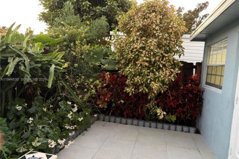 Commercial property in Miami, Florida 1 bedroom, 106.19 sq.m. № 2001128