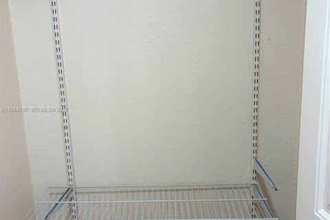 Immobilier commercial à louer à Miami, Floride: 1 chambre, 106.19 m2 № 2001128 - photo 9