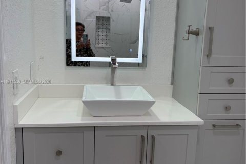 Immobilier commercial à louer à Miami, Floride: 1 chambre, 106.19 m2 № 2001128 - photo 14