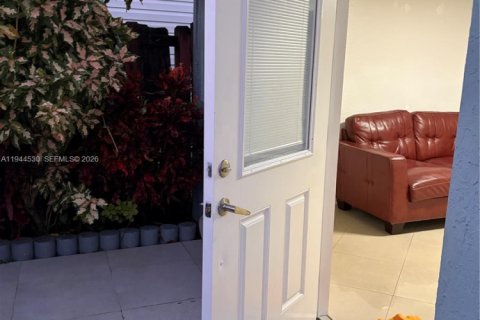 Immobilier commercial à louer à Miami, Floride: 1 chambre, 106.19 m2 № 2001128 - photo 3