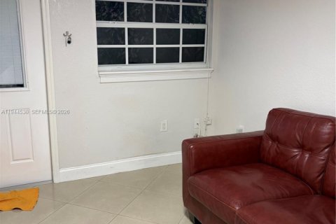 Immobilier commercial à louer à Miami, Floride: 1 chambre, 106.19 m2 № 2001128 - photo 4