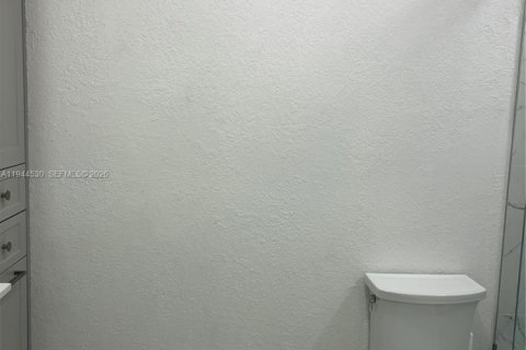 Immobilier commercial à louer à Miami, Floride: 1 chambre, 106.19 m2 № 2001128 - photo 13