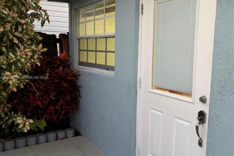 Immobilier commercial à louer à Miami, Floride: 1 chambre, 106.19 m2 № 2001128 - photo 2