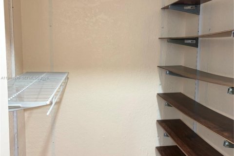 Immobilier commercial à louer à Miami, Floride: 1 chambre, 106.19 m2 № 2001128 - photo 10