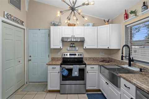 House in Tarpon Springs, Florida 2 bedrooms, 100.15 sq.m. № 2355852 - photo 14