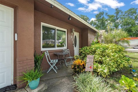 House in Tarpon Springs, Florida 2 bedrooms, 100.15 sq.m. № 2355852 - photo 3