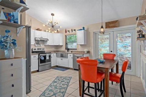 House in Tarpon Springs, Florida 2 bedrooms, 100.15 sq.m. № 2355852 - photo 10